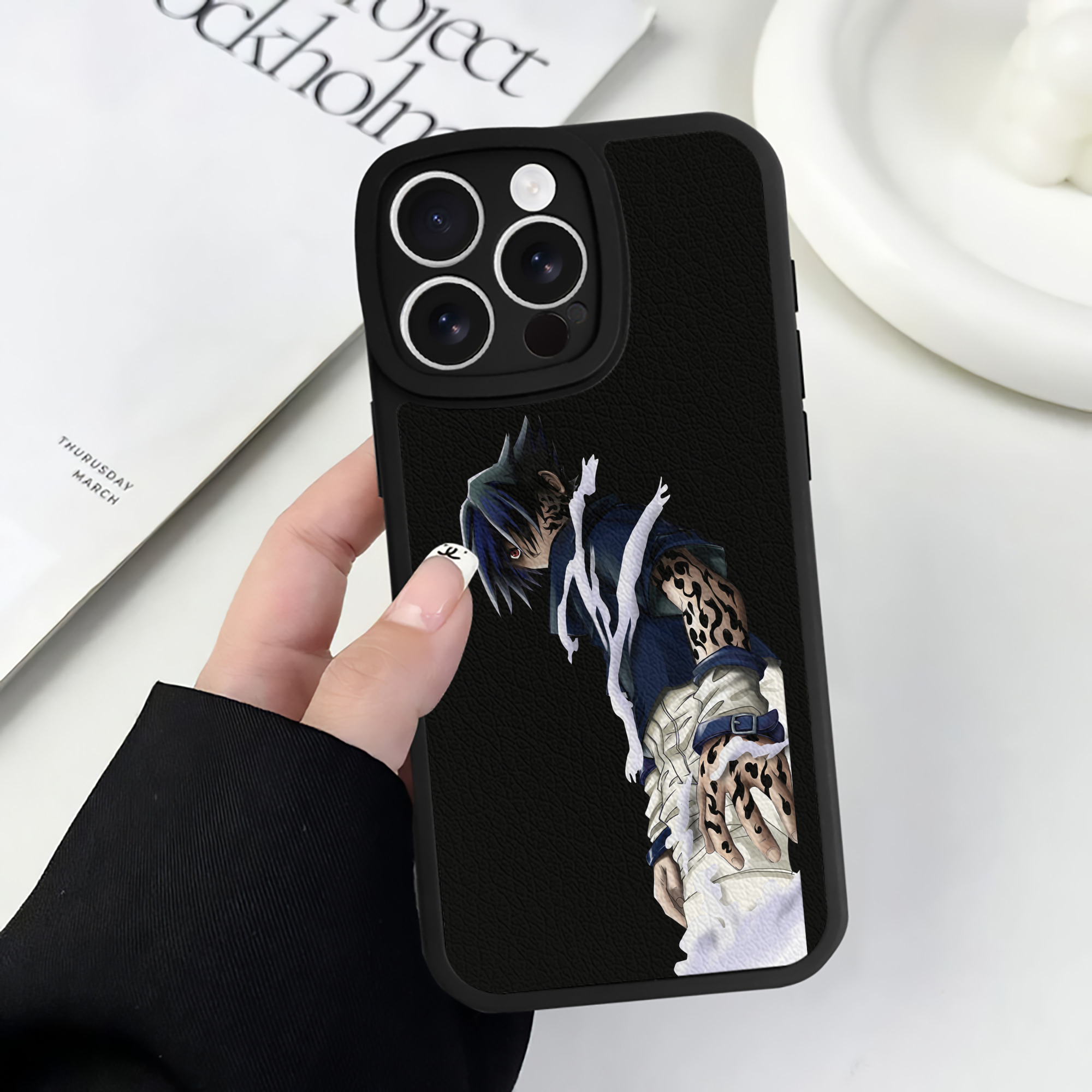 （画像用） NARUTO -ナルト- うちは サスケ Uchiha Sasuke 【iPhone 16シリーズ対応】シリコンスマホケース（レザー調） 材質：シリコン